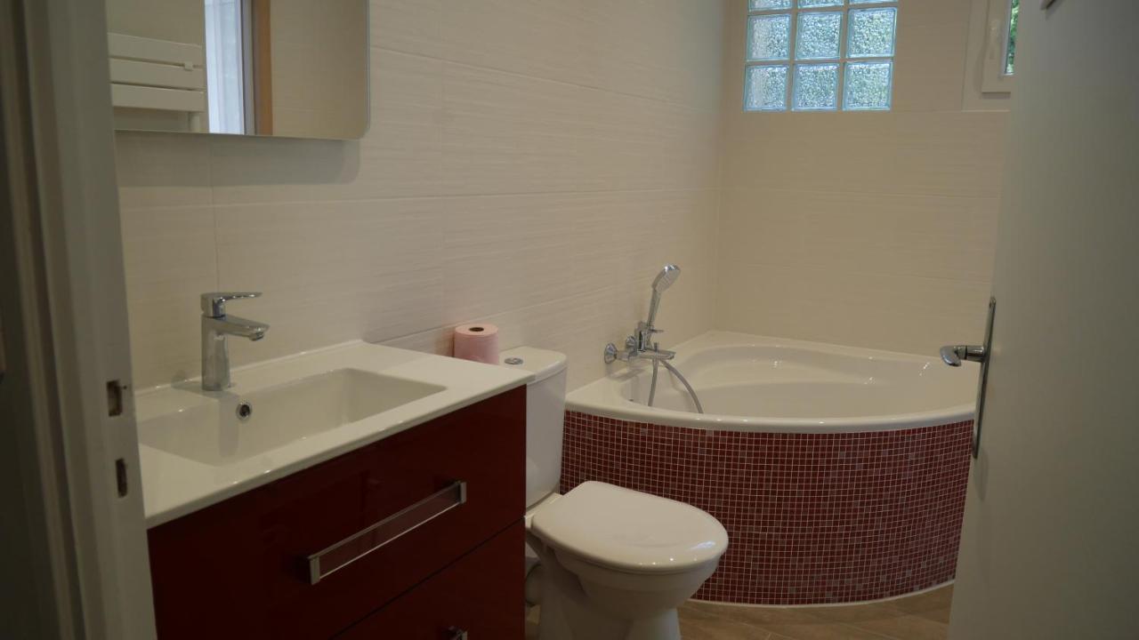 La Maison Blanche Bed & Breakfast Saint Aygulf Bagian luar foto